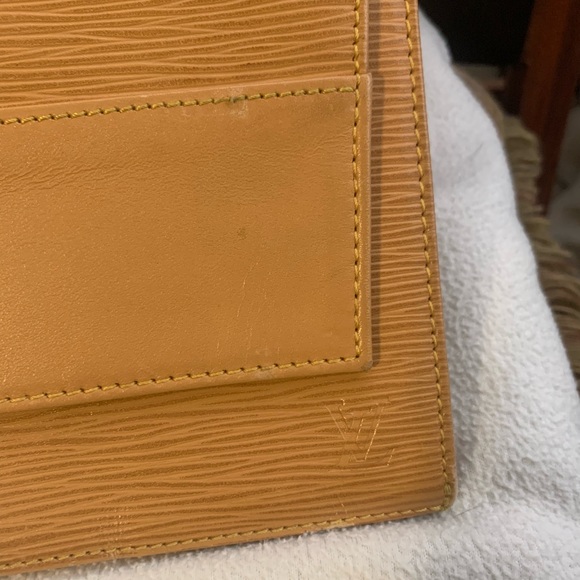 Louis Vuitton Epi Lena 32 Beige Clutch - Picture 5 of 16